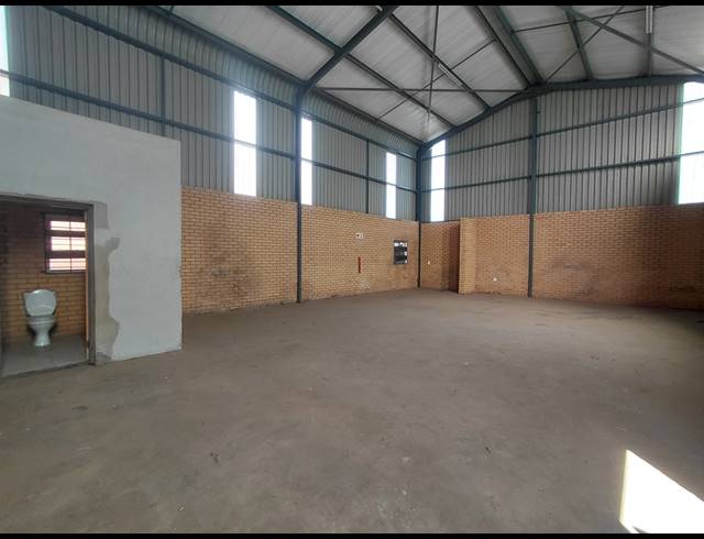 272M² WAREHOUSE TO LET IN CLAYVILLE